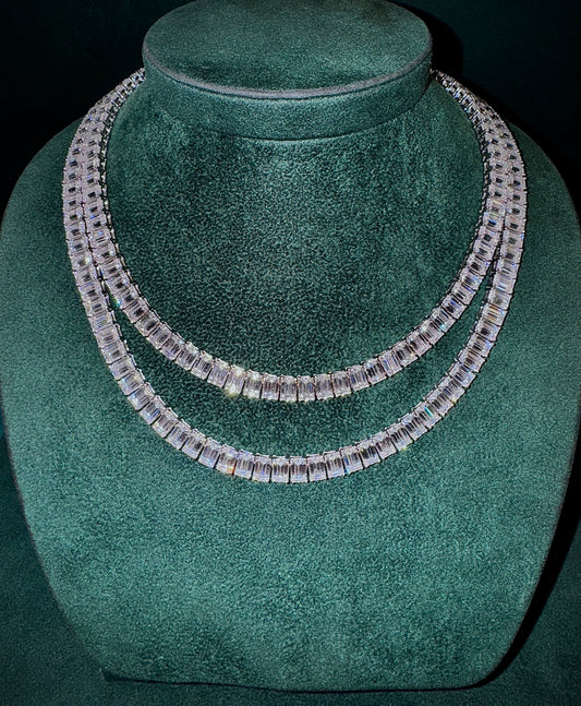 The Esmeralda Line Necklace