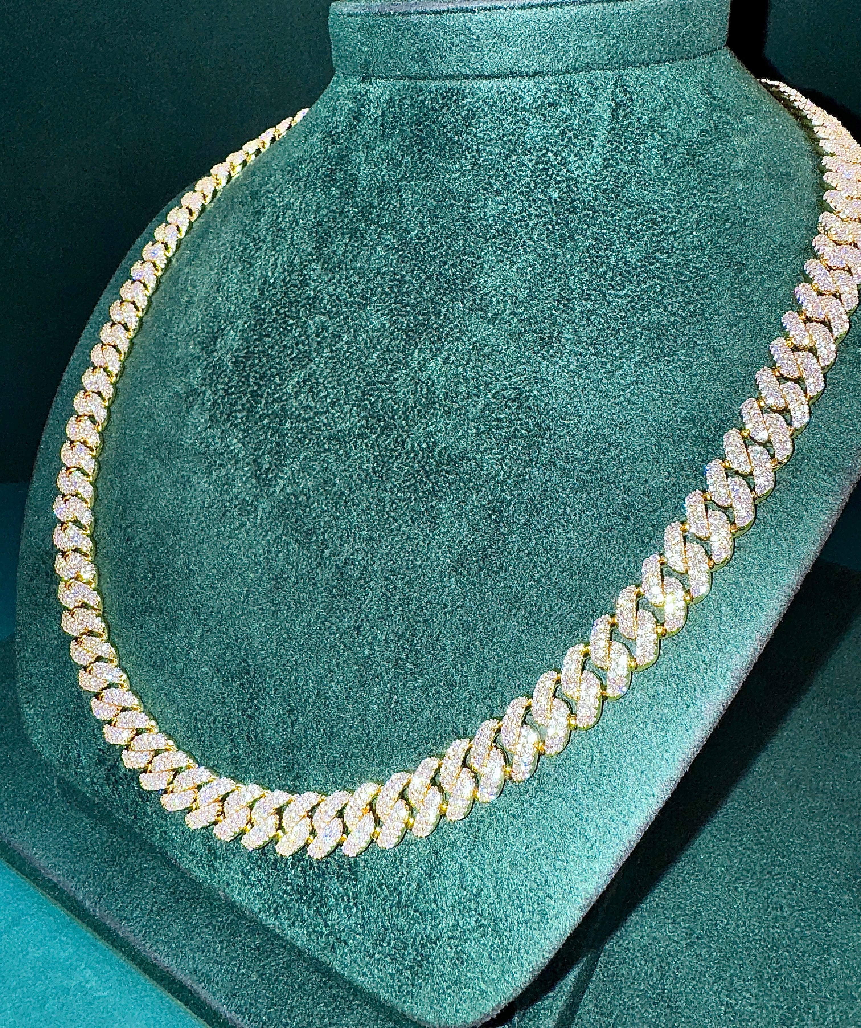 The Gold Luxx 10mm Cuban Link Chain